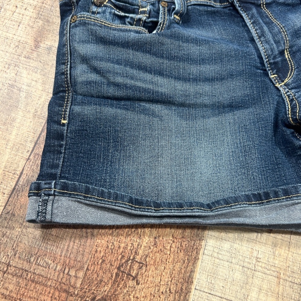 Denizen from Levi's Size 2 W26 Dark Wash Modern Cuffed Denim Shorts Stretch Blue - Picture 2 of 6